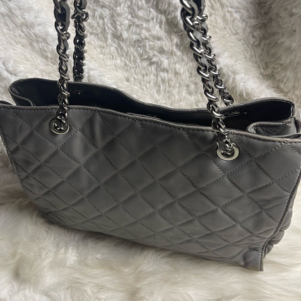 Michael Kors soft leather gray quilted shoulder bag silver tone chain straps. - Picture 6 of 16
